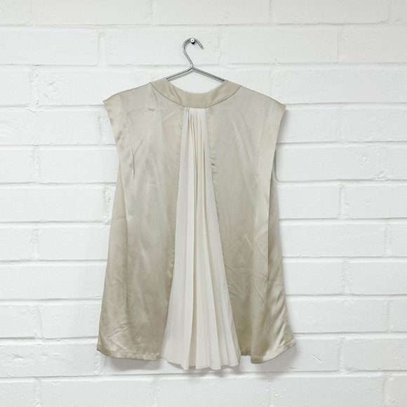 Chic Beige V-Neck Blouse - Picture 3 of 4